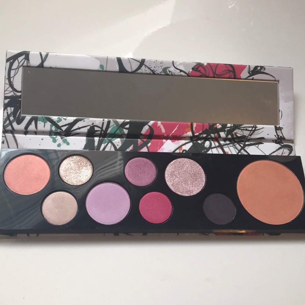MAC FASHION FANATIC EYESHADOW PALETTE